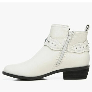 ZODIAC Women's Valera Ankle Boot